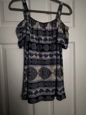 Sew In Love Paisley Print Cold Shoulder Top Size Medium